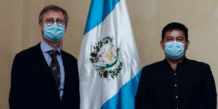 Embajador británico promueve proyectos de cooperación en Alta Verapaz
