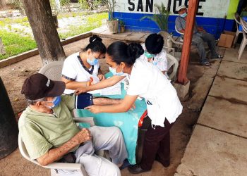 Zacapa registra más de 2 mil personas vacunadas contra el coronavirus