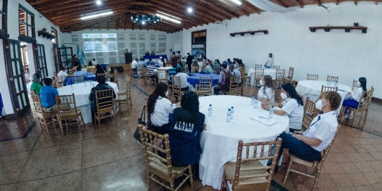 Gobernador de Alta Verapaz participa en rendición de cuentas de Plan Internacional