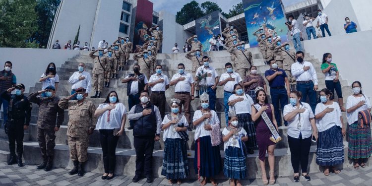Antorcha del Bicentenario recorre San Juan Chamelco y San Pedro Carchá