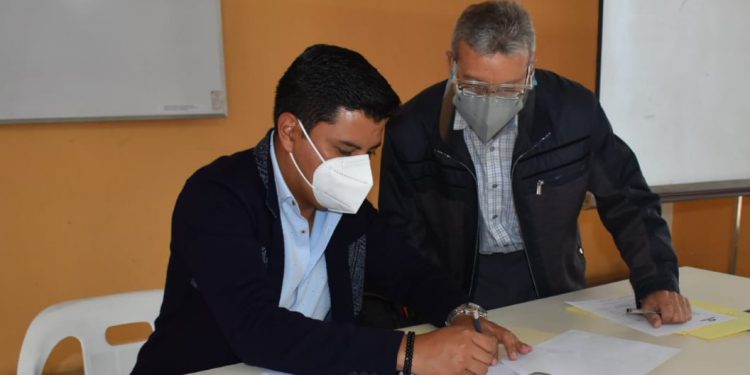 Codede de Quetzaltenango firma el 69 por ciento de convenios para proyectos de desarrollo