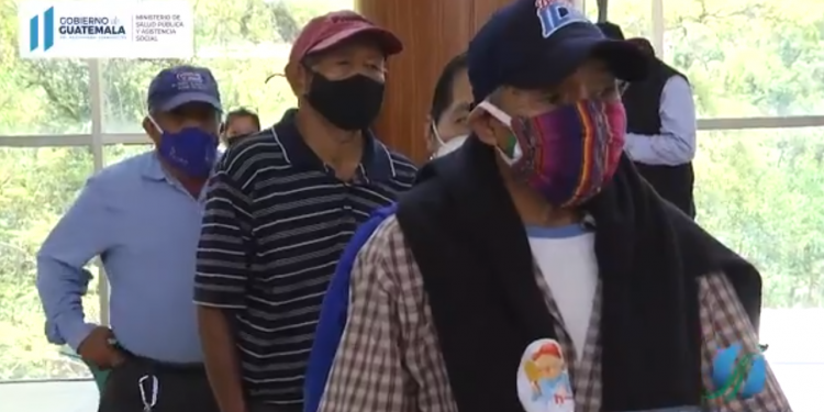 Comparten video de la vacunación de Abuelitos Heladeros