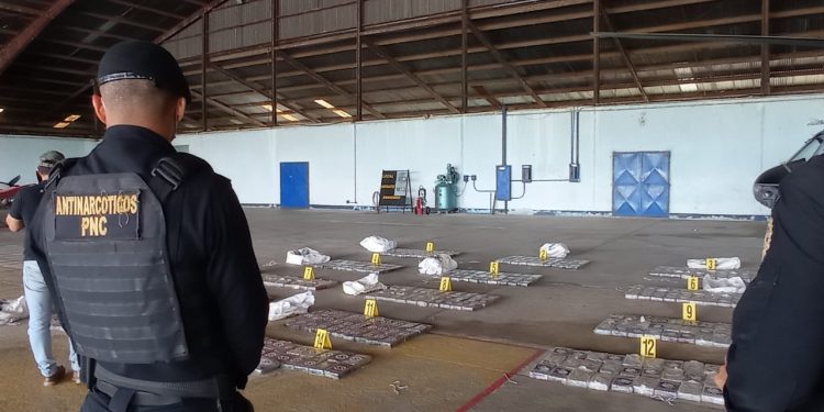 Combate del narcotráfico permite decomisar 401 paquetes de cocaína en Petén