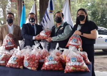 Facultad de Agronomía entrega ayuda alimentaria