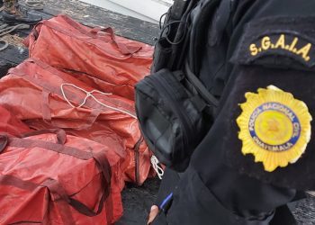 Soldados localizan maletas con cocaína en el océano Pacífico