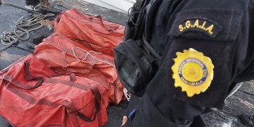 Soldados localizan maletas con cocaína en el océano Pacífico