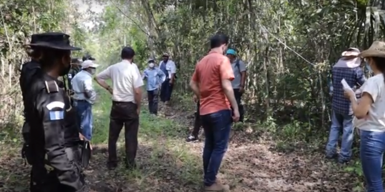 Personal de Copadeh visita terrenos destinados a la comunidad Laguna Larga