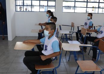 Mides beneficia a 5 mil 500 jóvenes con beca de educación media