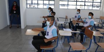 Mides beneficia a 5 mil 500 jóvenes con beca de educación media