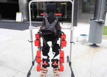El primer exoesqueleto pediátrico, listo para su uso en niños con parálisis