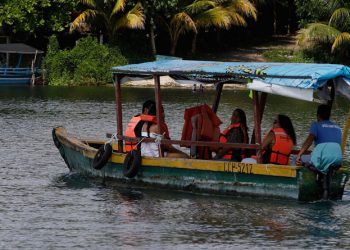 Unen esfuerzos para mejorar la calidad de agua en el lago Petén Itzá