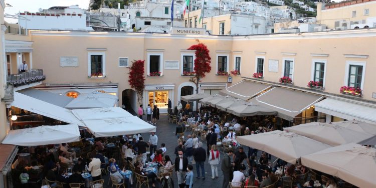 Italia, en riesgo bajo más de un año después de ser “zona cero” de pandemia