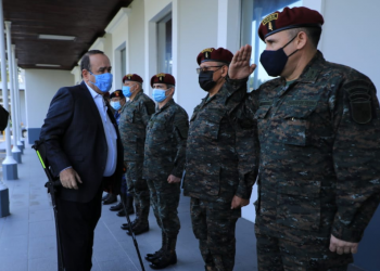 presidente Alejandro Giammattei hizo una visita al Ministerio de la Defensa