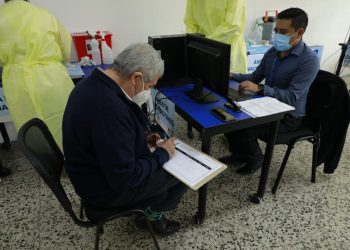 Adultos mayores de 70 años agradecen por la vacuna contra el coronavirus