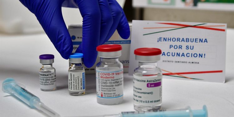 OMS afirma que todas las vacunas del coronavirus son efectivas pero pide cautela