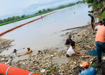 Sustraen 60 toneladas de basura del río Motagua