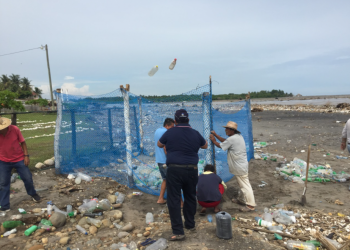 MARN impulsa proyecto de reciclaje en playa de Ocós