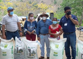 Agricultores de Zacapa se benefician con dotación de fertilizante y semillas mejoradas