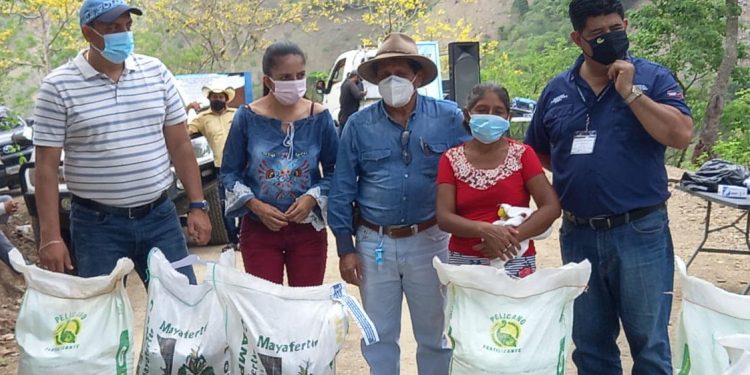 Agricultores de Zacapa se benefician con dotación de fertilizante y semillas mejoradas