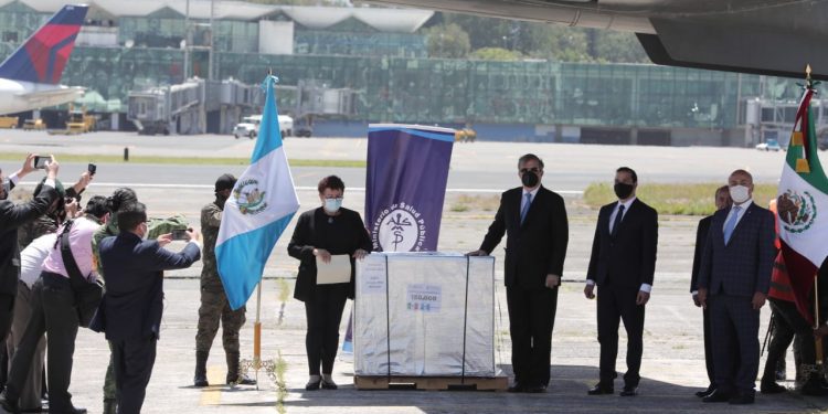 Guatemala recibe donación de vacunas por parte de México./Foto: Álvaro Interiano.