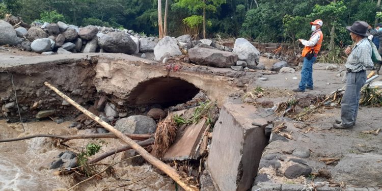 Atienden emergencias por lluvias./Foto: Conred.