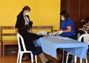 Adultos mayores de Malacatancito, Huehuetenango, se benefician con jornada médica