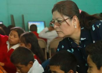 Al menos 150 mil maestros serán vacunados contra el COVID-19 en Guatemala
