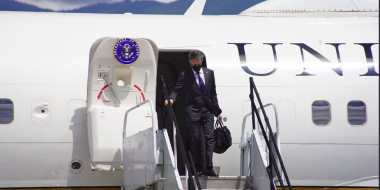 Blinken llega a Costa Rica para abordar tema migratorio en Centroamérica