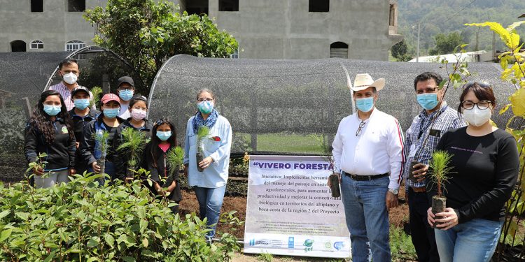 Verifican avances de proyectos que se ejecutan en la cadena volcánica