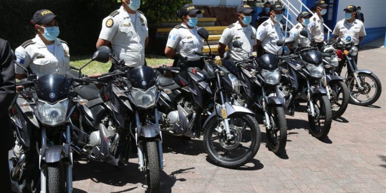 Conjuve entrega motocicletas para fortalecer la seguridad de adolescentes