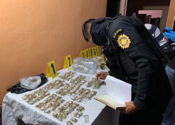 Operativo en Sipacate permite captura de dos personas e incautación de droga y armas