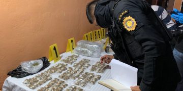 Operativo en Sipacate permite captura de dos personas e incautación de droga y armas