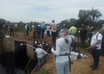 Investigan supuesta contaminación en Retalhuleu./Foto: MARN.