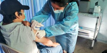 Ministerio de Salud continúa vacunación contra COVID-19./Foto: Ejército de Guatemala.