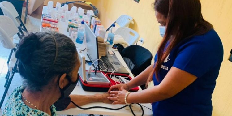 Adultos mayores se benefician con jornada médica en Jutiapa