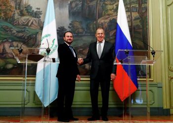 Pedro Brolo, canciller de Guatemala (izuierda) y Sergey Lavrov, canciller de Rusia (derecha).