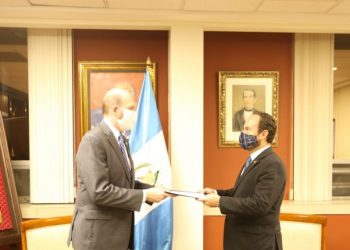 El canciller Pedro Brolo y el embajador de Estados Unidos, William Popp