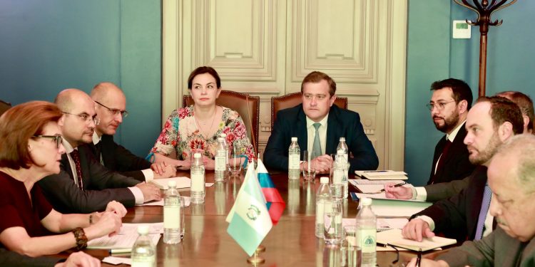 El canciller guatemalteco Pedro Brolo, se reunió con la directora General del Comité Nacional para la Cooperación Económica de Latinoamérica.