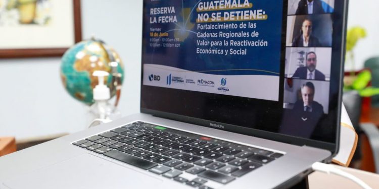 El foro Guatemala no se detiene se realizó de forma virtual este viernes.