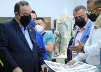 El presidente Alejandro Giammattei conoció los avances en el remozamiento del IDAEH