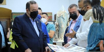 El presidente Alejandro Giammattei conoció los avances en el remozamiento del IDAEH