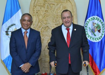 El presidente Alejandro Giammattei se reunió con el Primer Ministro de Belice John Briceño, en Casa Presidencial