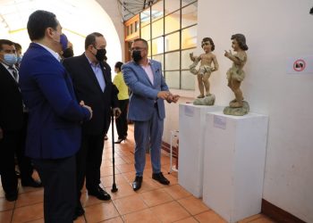 El presidente conoció el trabajo que se realiza en el Instituto de Antropología e Historia (IDAEH)