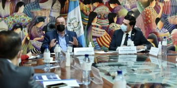 Estas visitas forman parte de una gira de trabajo que realiza el mandatario a cada uno de los 14 ministerios de Gobierno.