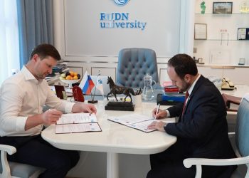 Canciller Pedro Brolo firma convenio para promover proyectos académicos con Rusia