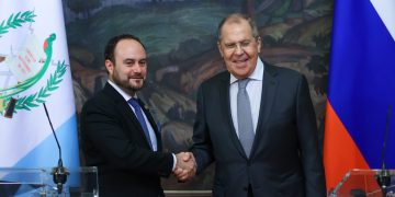 Los cancilleres de Guatemala, Pedro Brolo y de Rusia, Serguéi Lavrov, se reunieron en el país europeo la semana pasada.