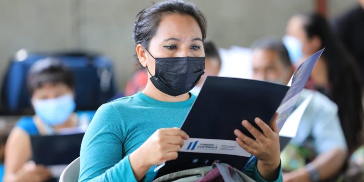 Entregan 97 adjudicaciones de vivienda en San Pedro Ayampuc