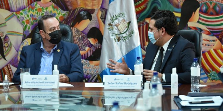 Presidente Giammattei verifica avances del Ministerio de Trabajo