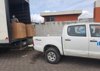 La Dirección de Área de Salud de San Marcos, recibió este viernes 13 congeladores para almacenar la vacuna rusa. Crédito Whitmer Barrera.