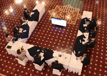 Presentan avances de mesa temática de energía